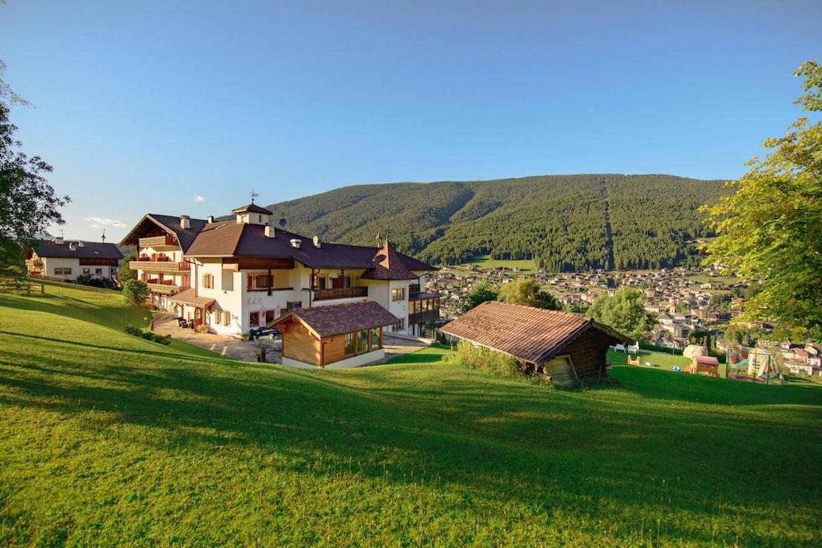 Ronce Hotel Urtijëi